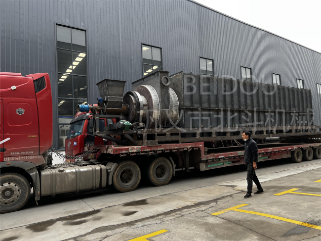 大型连续式木材炭化设备保质保量完工,发往广州客户